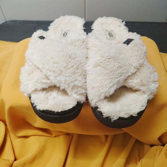 UGG Fluffy Cream Slippers - Picture 1 of 6